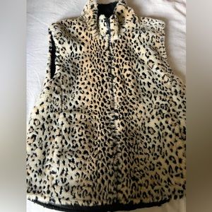 Haley Vest double sided with cheetah print size small (used)